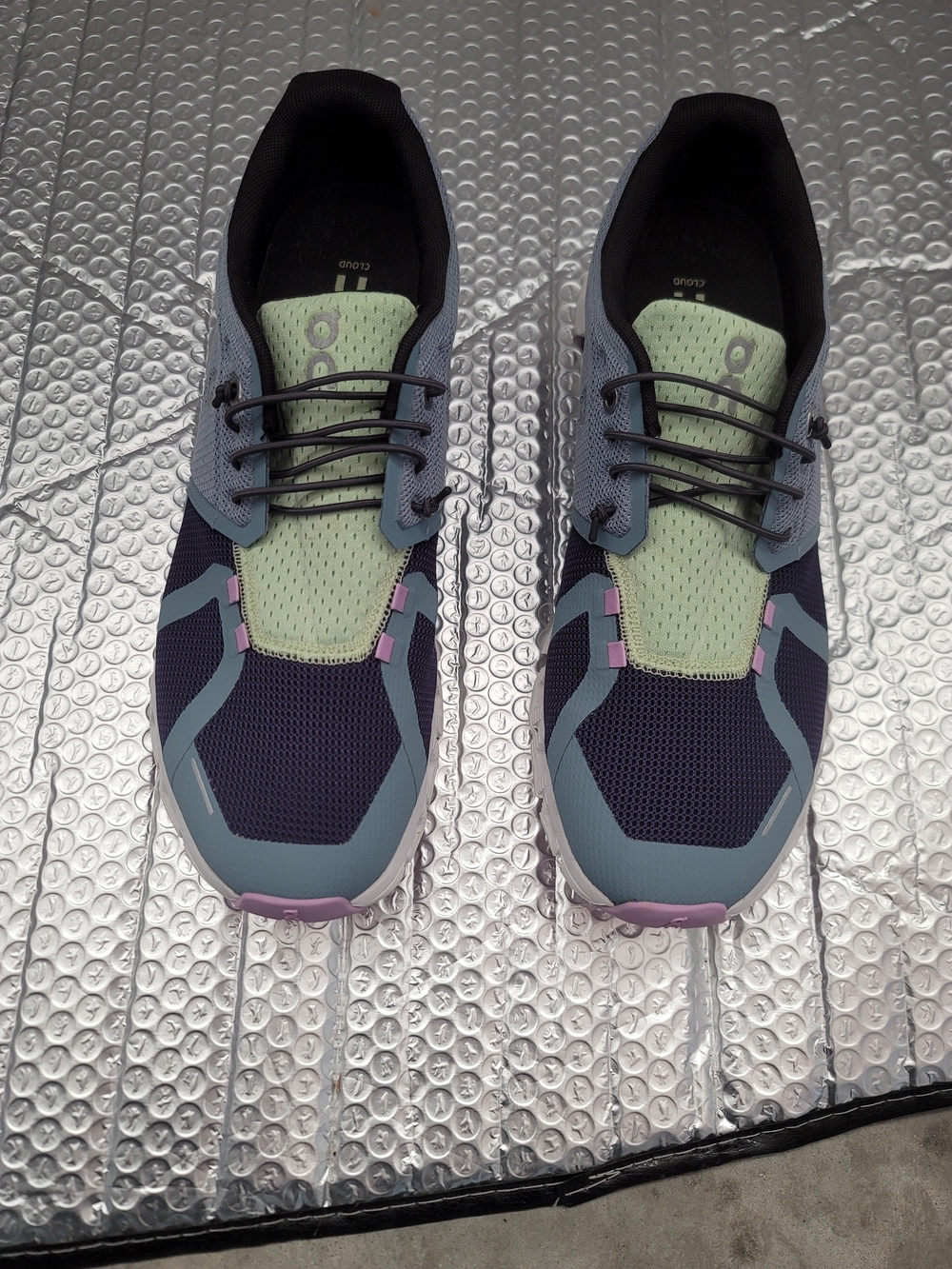 On Running Cloudswift Athletic Shoes - Picture 3 of 8